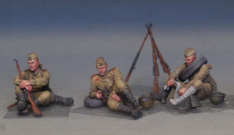 MiniArt 35233 w skali 1:35 - figurki Soviet soldiers taking a break do sklejania - image w-image_MiniArt_35233_3