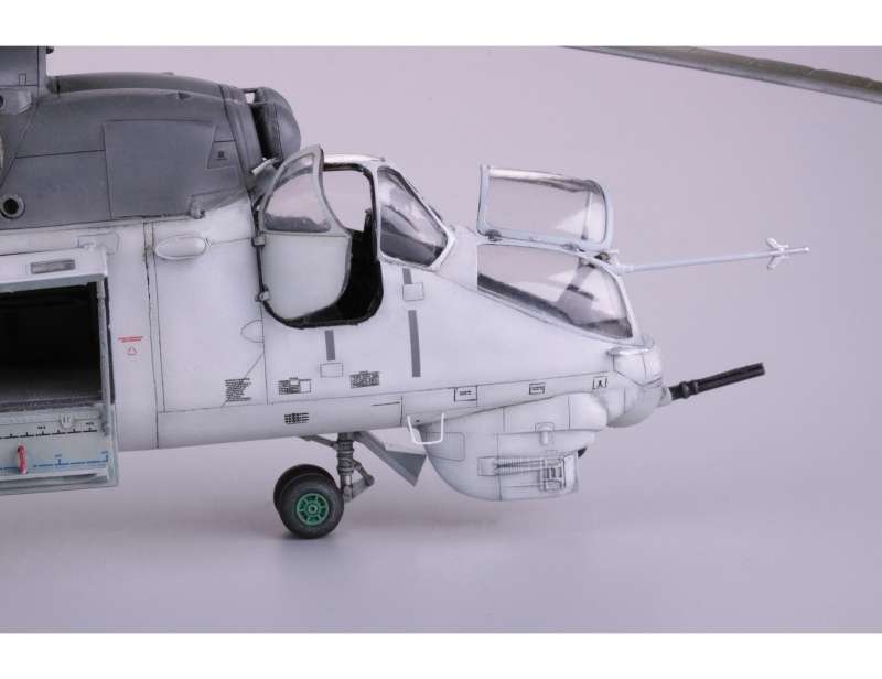 Zestaw - helikoptery Mi-24, Mi-35 oraz pojazd Velorex, plastikowe modele do sklejania Eduard 2116 w skali 1:72 - image a_14-image_Eduard_2116_2