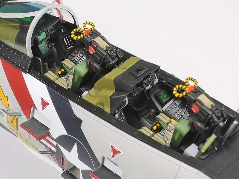 Myśliwiec Grumman F-14A Tomcat model do sklejania w skali 1:48, model Tamiya 61114_image_9-image_Tamiya_61114_3