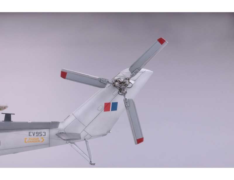 Zestaw - helikoptery Mi-24, Mi-35 oraz pojazd Velorex, plastikowe modele do sklejania Eduard 2116 w skali 1:72 - image a_11-image_Eduard_2116_2