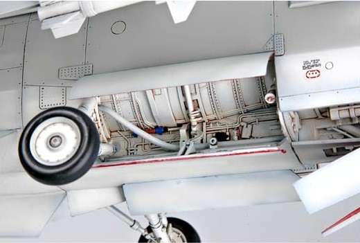 American fighter Grumman F8E Crusader model Trumpeter 02272_image_2-image_Trumpeter_02272_2