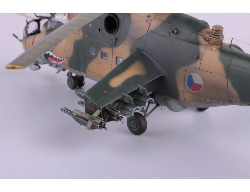 Zestaw - helikoptery Mi-24, Mi-35 oraz pojazd Velorex, plastikowe modele do sklejania Eduard 2116 w skali 1:72 - image a_37-image_Eduard_2116_2