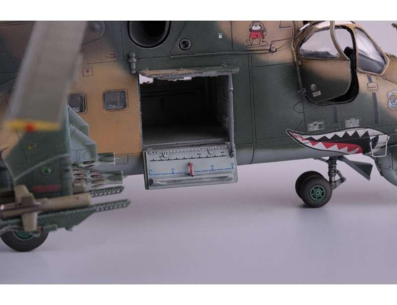 Zestaw - helikoptery Mi-24, Mi-35 oraz pojazd Velorex, plastikowe modele do sklejania Eduard 2116 w skali 1:72 - image a_42-image_Eduard_2116_2
