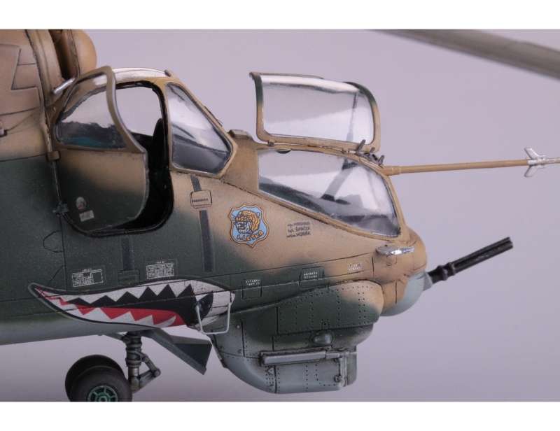 Zestaw - helikoptery Mi-24, Mi-35 oraz pojazd Velorex, plastikowe modele do sklejania Eduard 2116 w skali 1:72 - image a_40-image_Eduard_2116_2