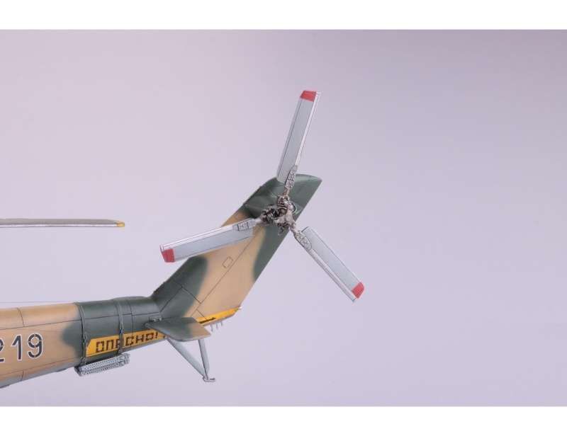 Zestaw - helikoptery Mi-24, Mi-35 oraz pojazd Velorex, plastikowe modele do sklejania Eduard 2116 w skali 1:72 - image a_35-image_Eduard_2116_2