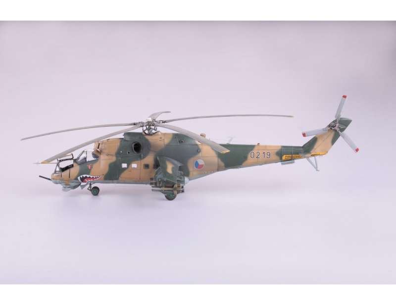 Zestaw - helikoptery Mi-24, Mi-35 oraz pojazd Velorex, plastikowe modele do sklejania Eduard 2116 w skali 1:72 - image a_43-image_Eduard_2116_2