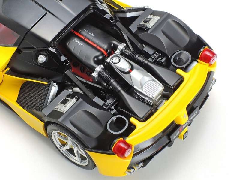 plastikowy-model-do-sklejania-samochodu-laferrari-yellow-version-sklep-modeledo-image_Tamiya_24347_5