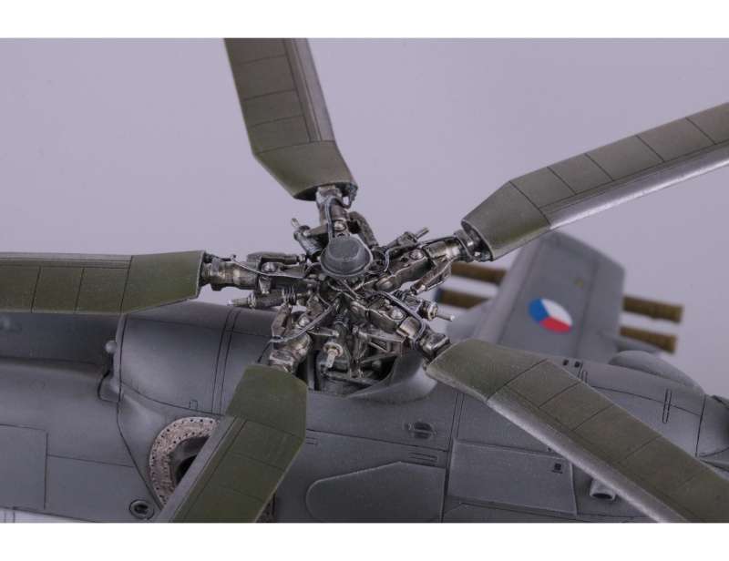 Zestaw - helikoptery Mi-24, Mi-35 oraz pojazd Velorex, plastikowe modele do sklejania Eduard 2116 w skali 1:72 - image a_12-image_Eduard_2116_2