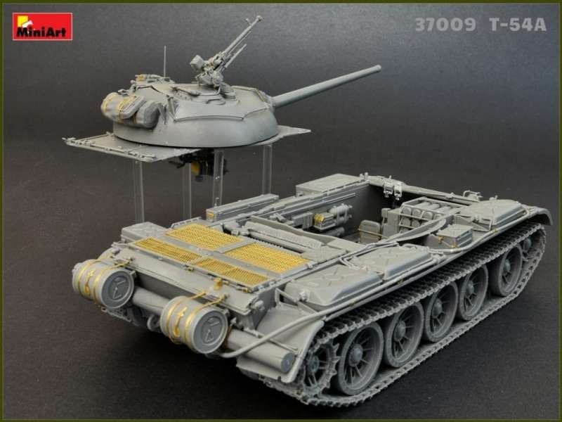 MiniArt 37009 w skali 1:35 - model T-54A with Iterior Kit - image a_39-image_MiniArt_37009_3