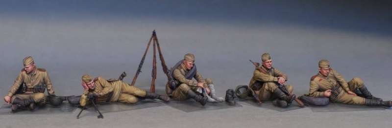 MiniArt 35233 w skali 1:35 - figurki Soviet soldiers taking a break do sklejania - image f-image_MiniArt_35233_3