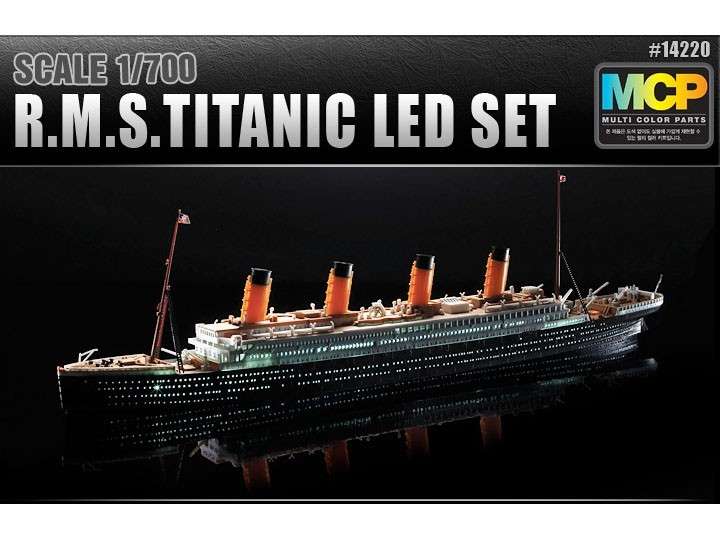 Plastikowy model do sklejania najsłynniejszego transatlantyka R.M.S Titanic w skali 1:700 wraz z zestawem oświetlenia Led. Academy 14220.-image_Academy_14220_1