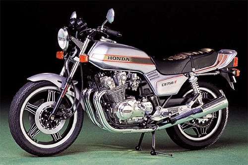 Japoński motocykl Honda CB750F, plastikowy model do sklejania Tamiya 14006 w skali 1:12-image_Tamiya_14006_1