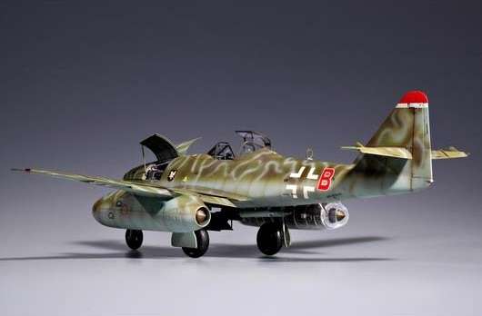 Myśliwiec Messerschmitt Me262 A-2a model_do_sklejania_trumpeter_02236_image_8-image_Trumpeter_02236_2