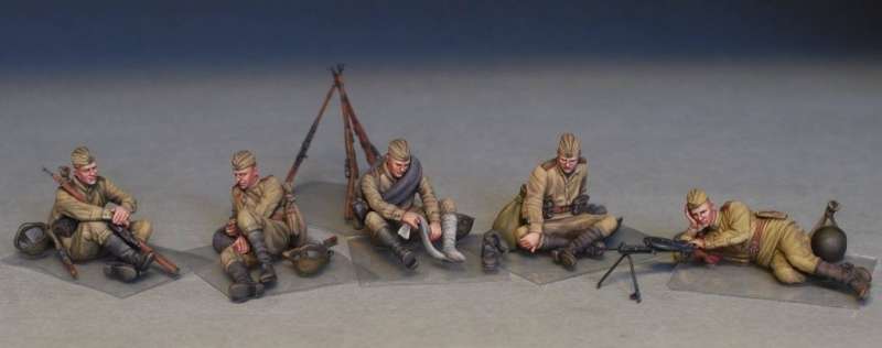 MiniArt 35233 w skali 1:35 - figurki Soviet soldiers taking a break do sklejania - image a-image_MiniArt_35233_3