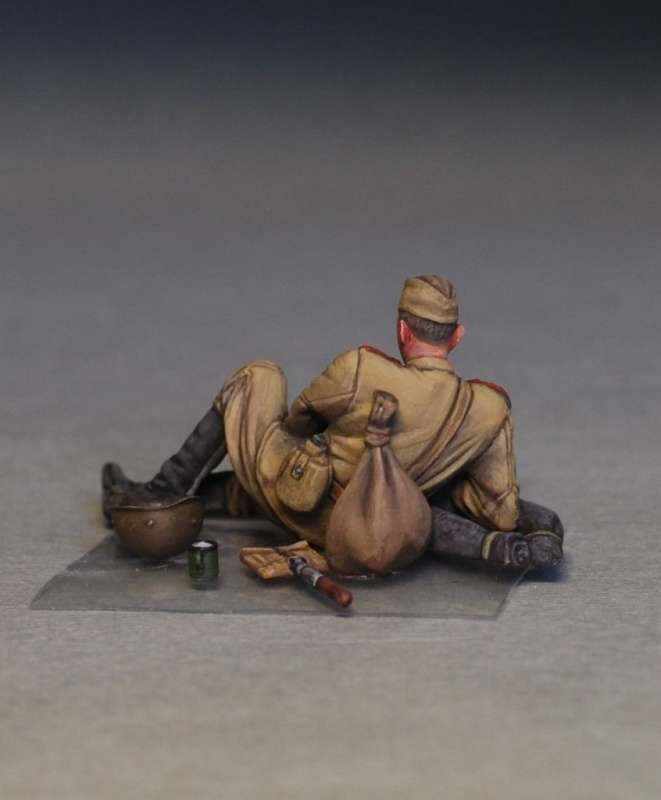 MiniArt 35233 w skali 1:35 - figurki Soviet soldiers taking a break do sklejania - image n-image_MiniArt_35233_3