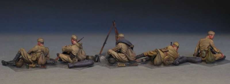 MiniArt 35233 w skali 1:35 - figurki Soviet soldiers taking a break do sklejania - image c-image_MiniArt_35233_3
