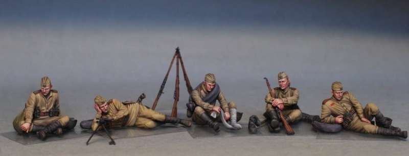 MiniArt 35233 w skali 1:35 - figurki Soviet soldiers taking a break do sklejania - image e-image_MiniArt_35233_3